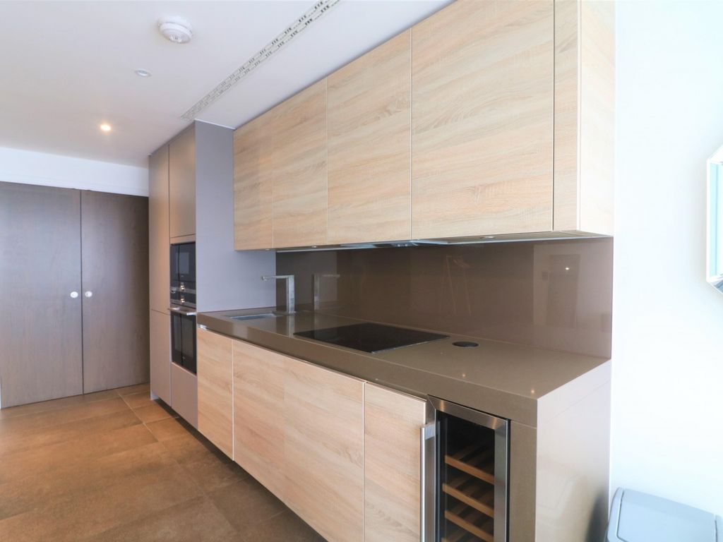 1 bed flat for sale in Chronicle Tower, City Road, London EC1V, £650,000