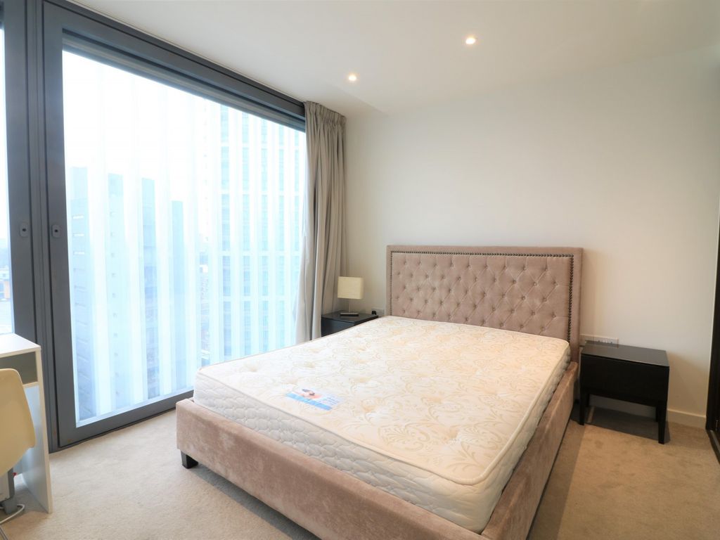 1 bed flat for sale in Chronicle Tower, City Road, London EC1V, £650,000