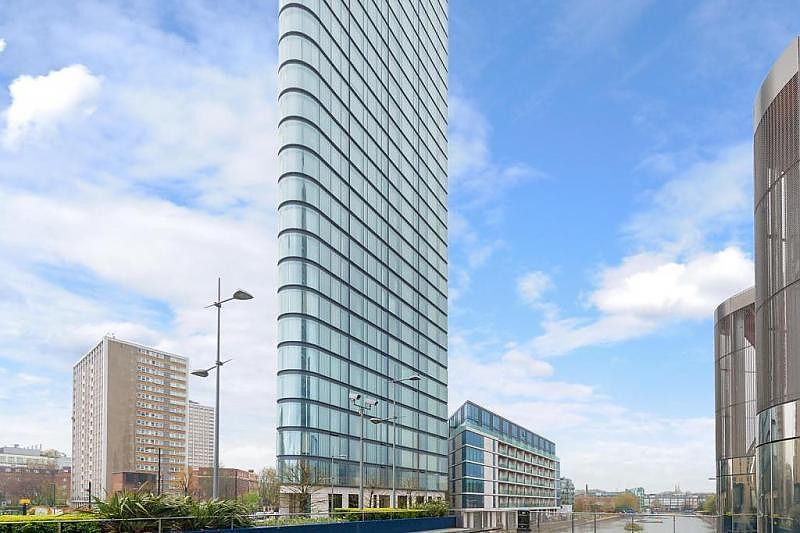 1 bed flat for sale in Chronicle Tower, City Road, London EC1V, £650,000