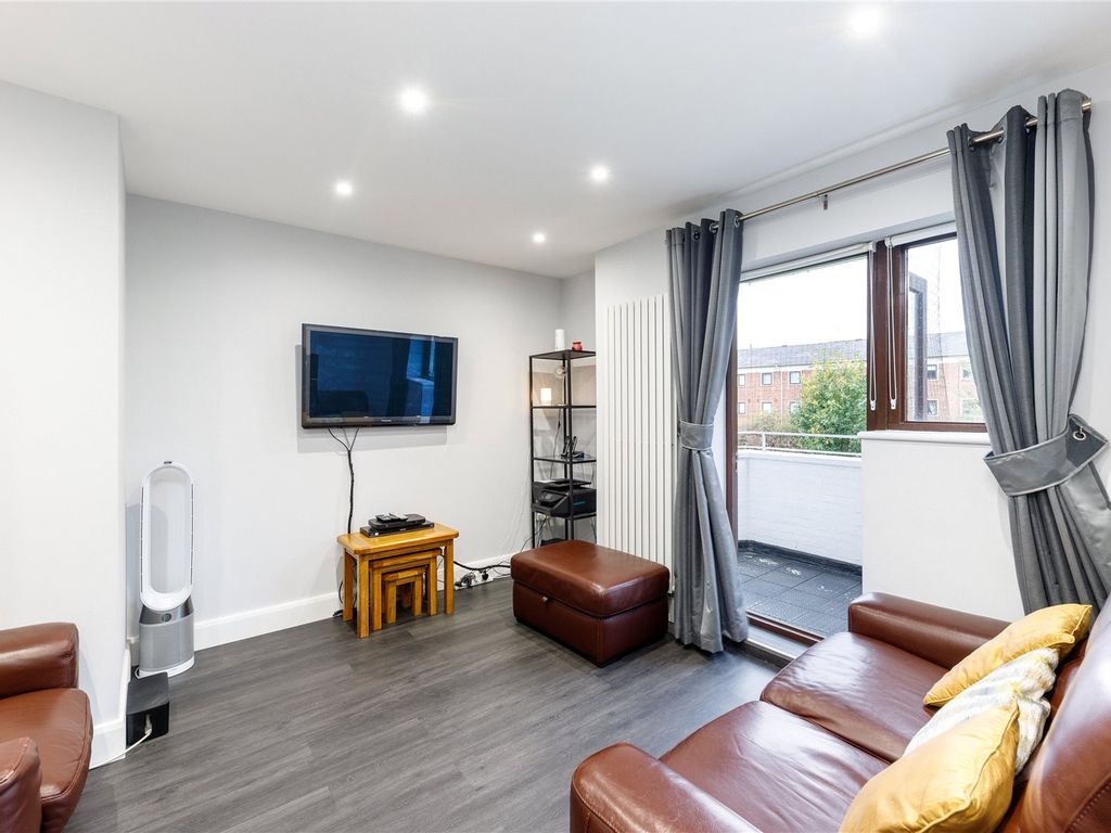 2 bed flat for sale in Canonbury Street, London N1, £450,000