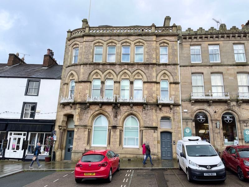 2 bed flat for sale in Boroughgate, Appleby-In-Westmorland CA16, £225,000