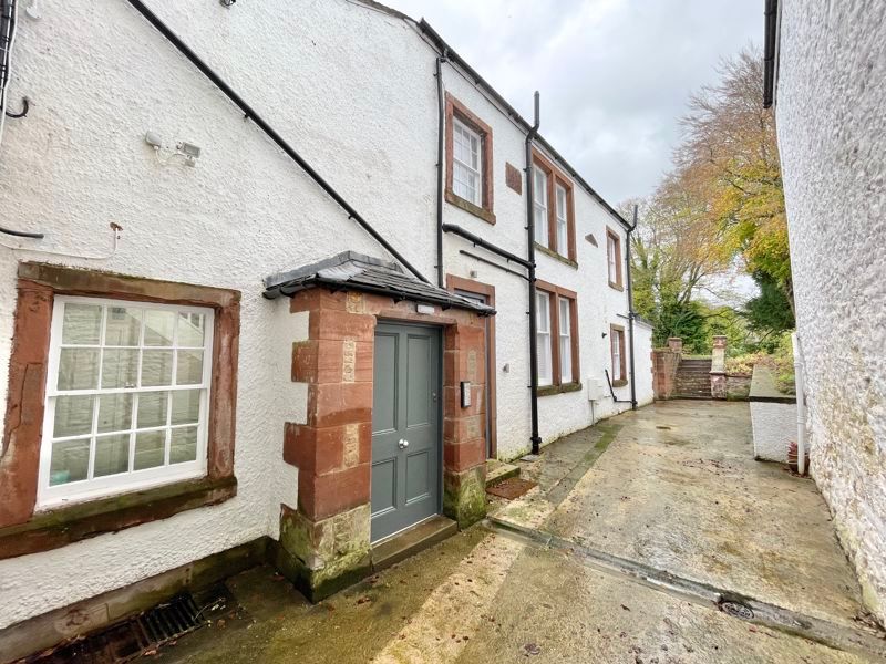 2 bed flat for sale in Boroughgate, Appleby-In-Westmorland CA16, £225,000