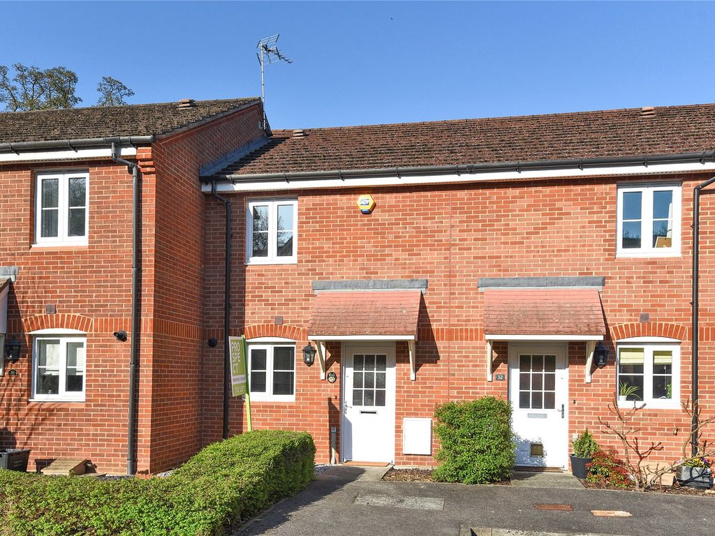 2 bed detached house to rent in Poperinghe Way, Arborfield, Reading, Berkshire RG2, £1,450 pcm