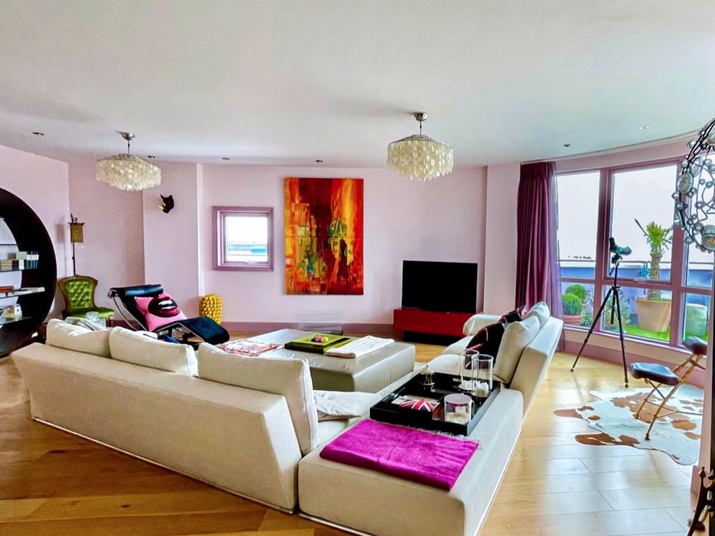 3 bed flat for sale in Watermark, Ferry Road, Cardiff CF11, £850,000