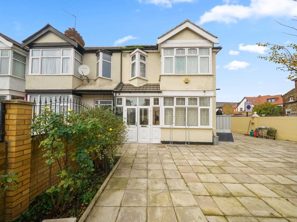 5 bed end terrace house for sale in Church Road, Leyton E10, £725,000