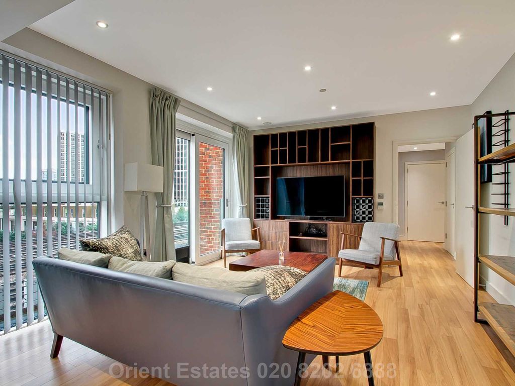 1 bed flat for sale in Wandsworth Road, Nine Elms SW8, £599,950