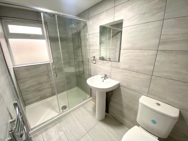 Studio to rent in Fairfields Close, Colindale NW9, £1,100 pcm