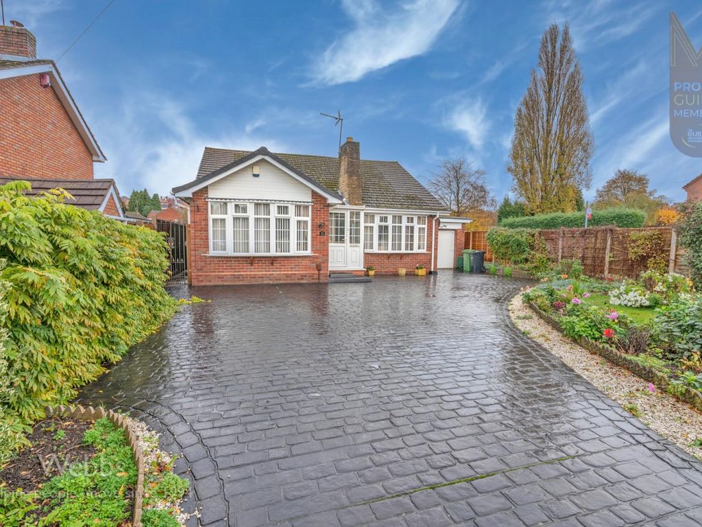 3 bed detached bungalow for sale in Himley Road, Gornal Wood, Dudley DY3, £350,000