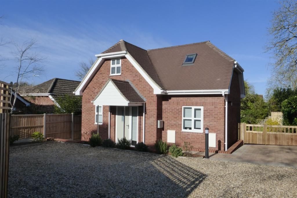 2 bed semi-detached house to rent in Ringwood Road, Alderholt, Fordingbridge SP6, £1,550 pcm