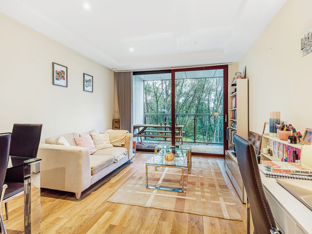 1 bed flat for sale in Knaresborough Drive, London SW18, £480,000