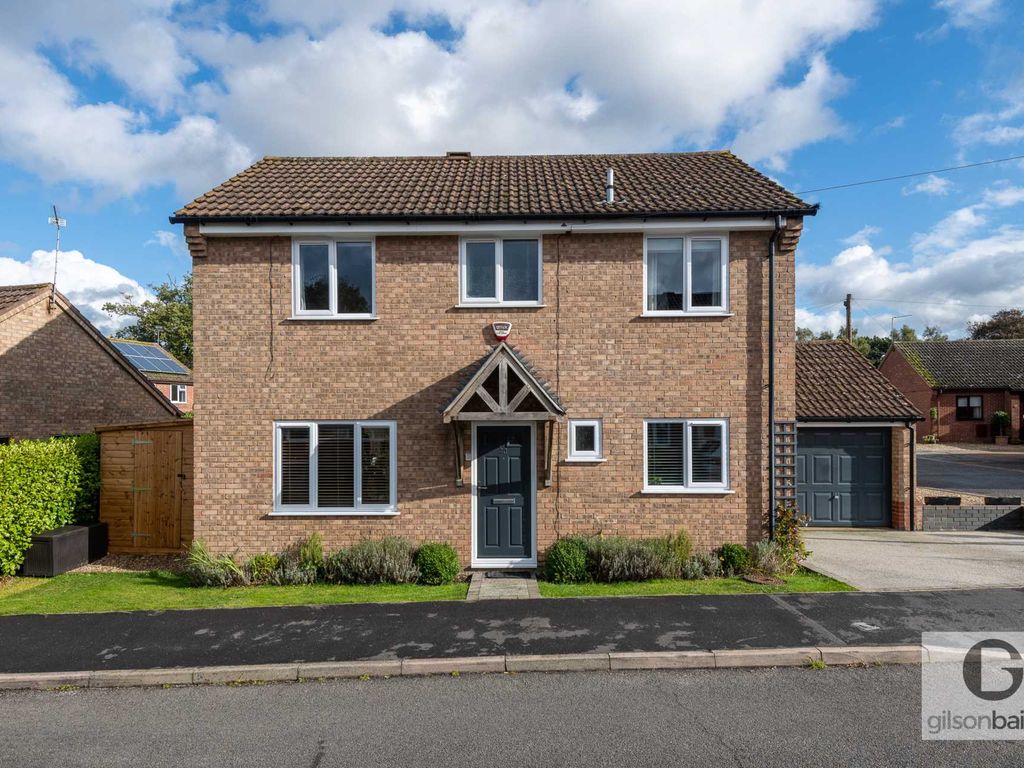 4 bed detached house for sale in Ropes Walk, Blofield NR13, £350,000