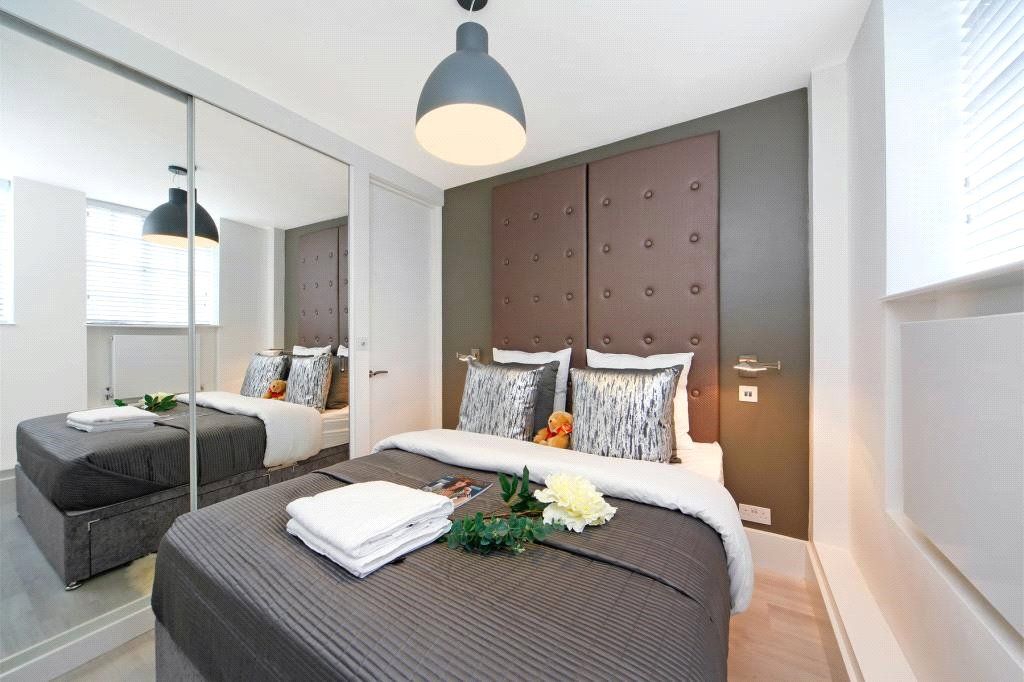 1 bed flat for sale in Meriden Court, Chelsea Manor Street, London SW3, £700,000
