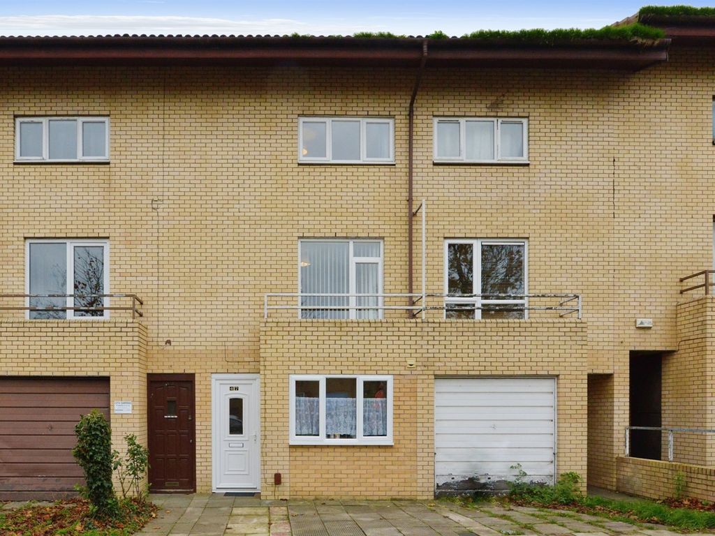 4 bed town house for sale in Cleavers Avenue, Conniburrow, Milton Keynes MK14, £350,000