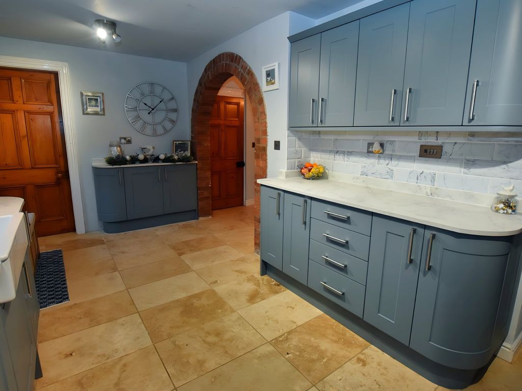 4 bed detached house for sale in Prospect Road, Market Drayton TF9, £600,000