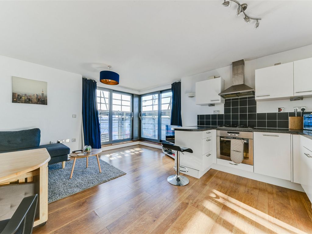 2 bed flat to rent in Sumner Road, London SE15, £2,000 pcm