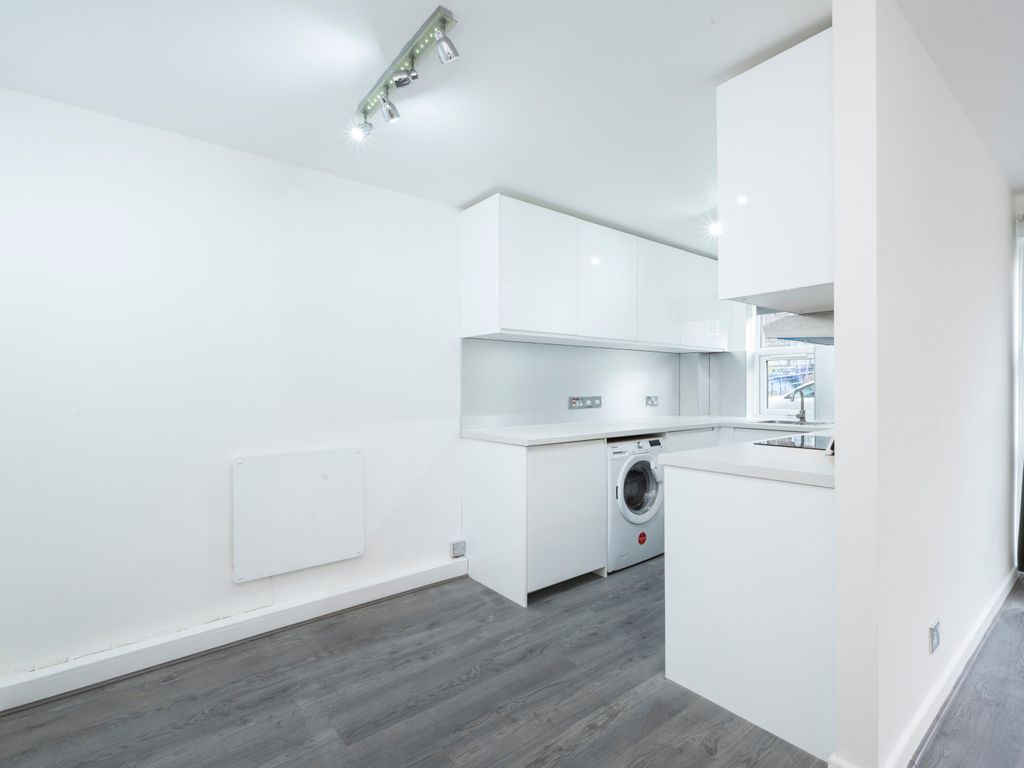 1 bed flat for sale in Glenbuck Road, Surbiton KT6, £260,000