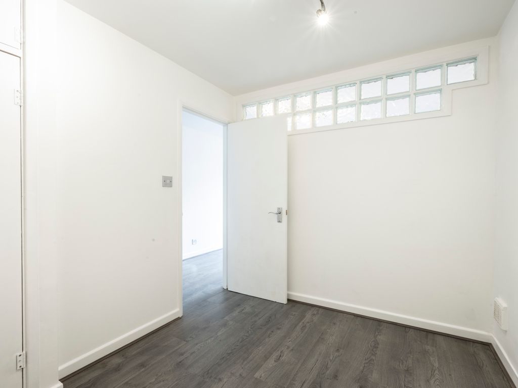 1 bed flat for sale in Glenbuck Road, Surbiton KT6, £260,000