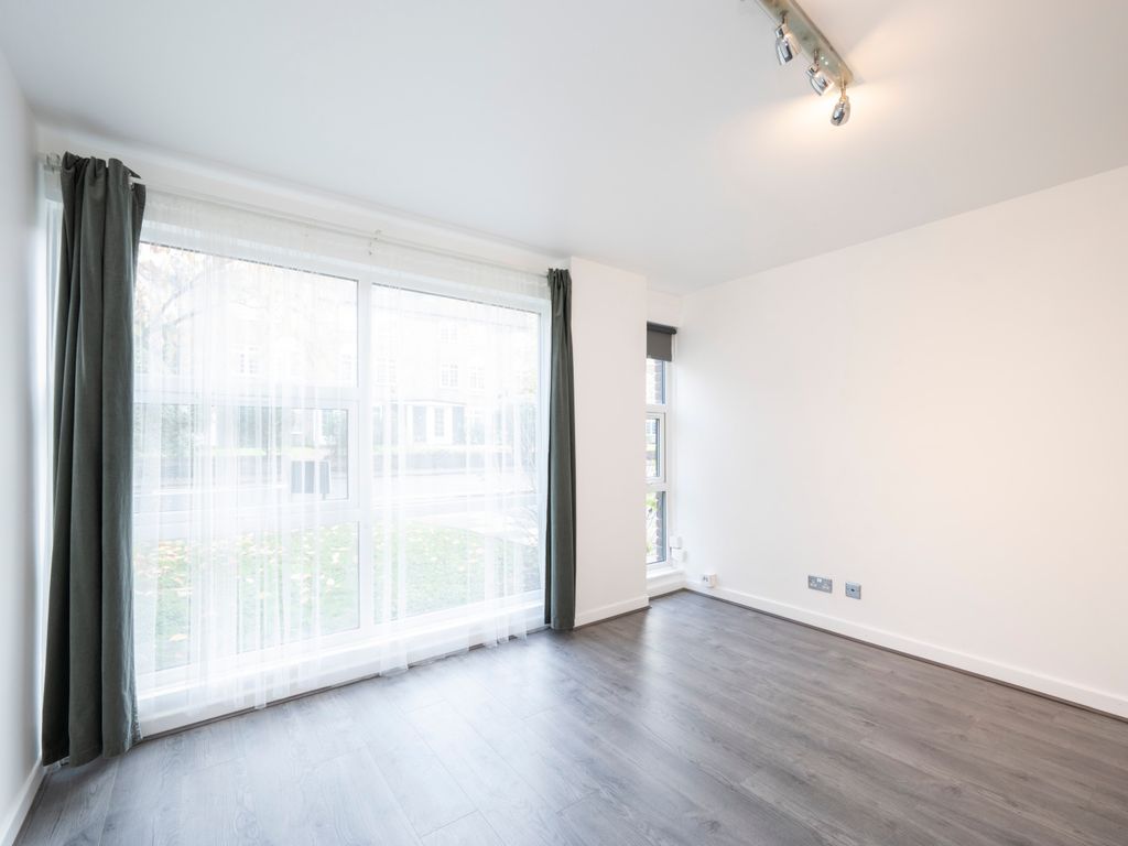 1 bed flat for sale in Glenbuck Road, Surbiton KT6, £260,000