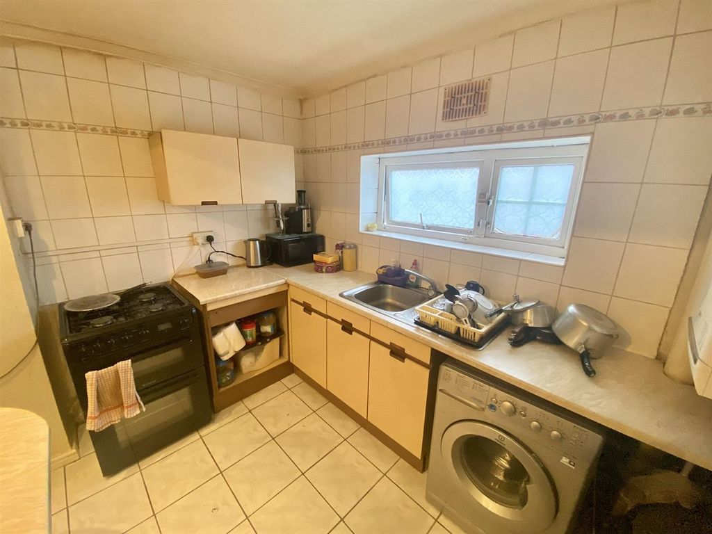 4 bed terraced house for sale in Woodgreen Road, Off Gipsy Lane, Leicester LE4, £165,000