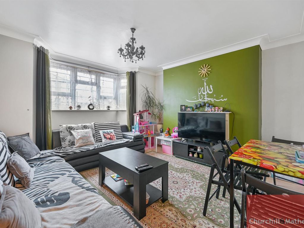 2 bed flat for sale in The Vale, London W3, £385,000