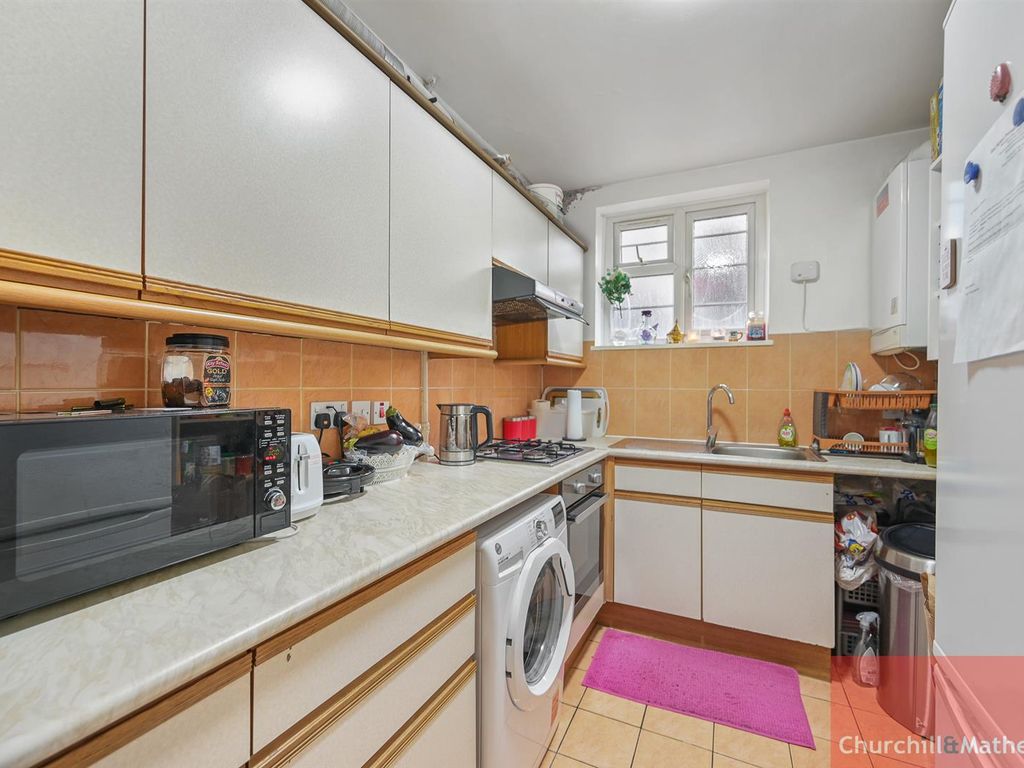2 bed flat for sale in The Vale, London W3, £385,000