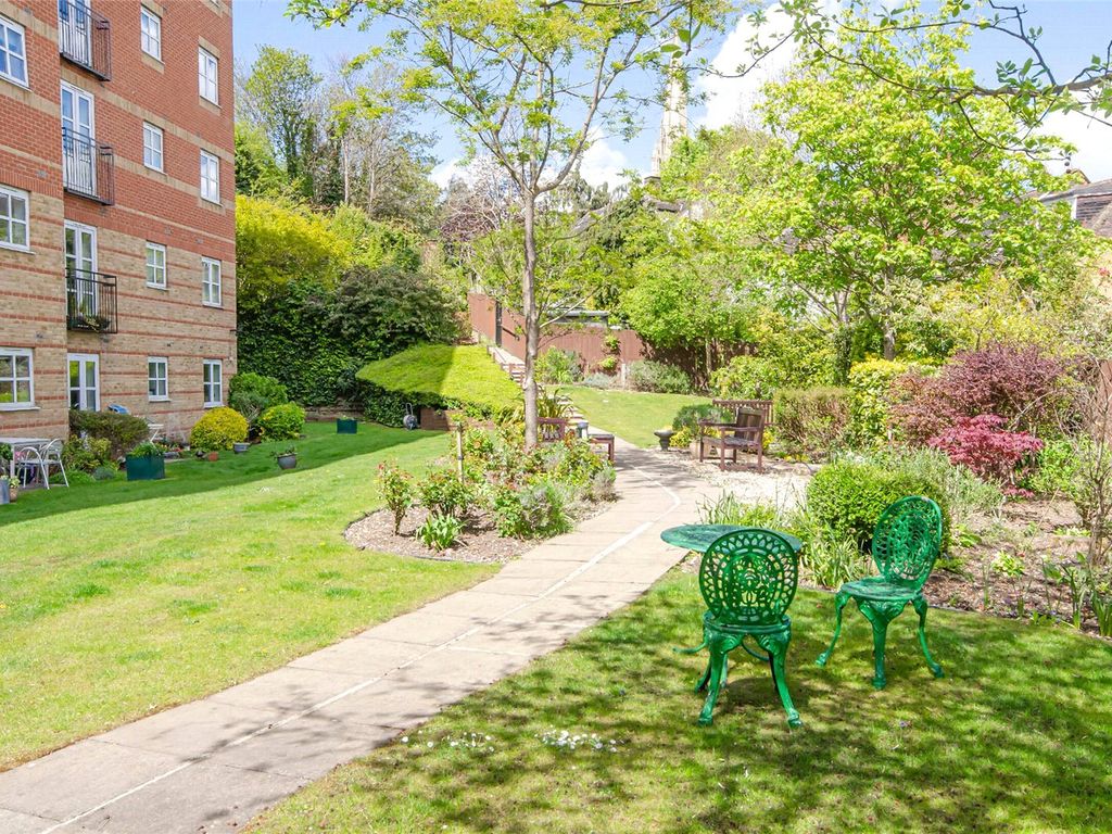 1 bed flat for sale in Bishops View Court, 24A Church Crescent, London N10, £360,000