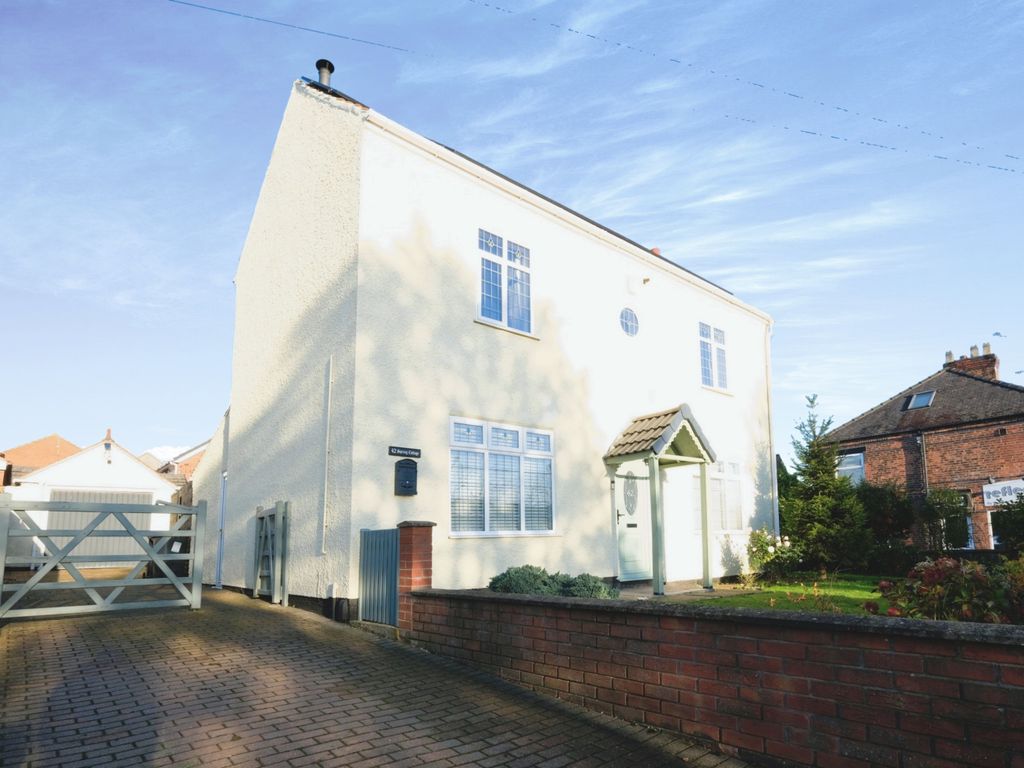 3 bed detached house for sale in Alfreton Road, Nottingham NG16, £400,000