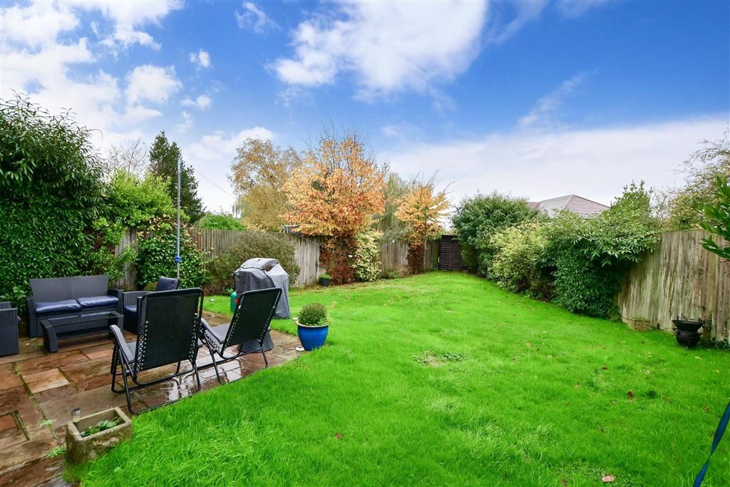 4 bed end terrace house for sale in South Lane, Sutton Valence, Maidstone, Kent ME17, £485,000