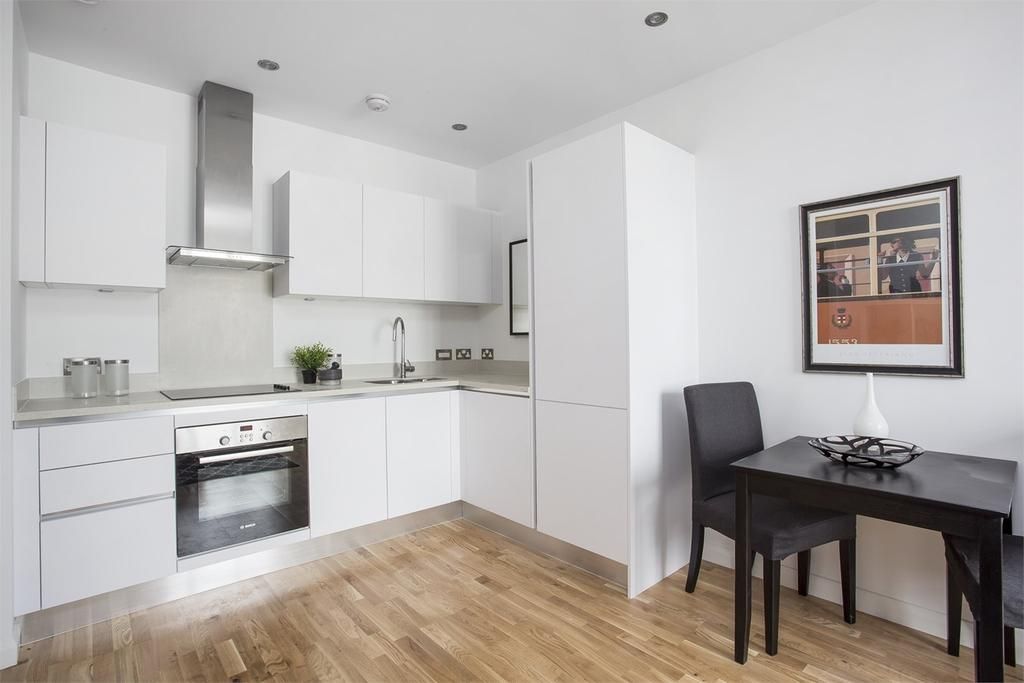 1 bed flat to rent in Warple Way, Acton W3, £1,650 pcm