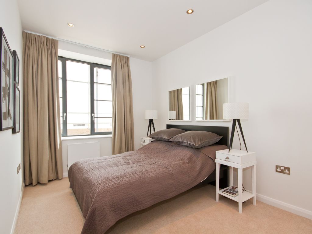 2 bed flat to rent in Warple Way, Acton W3, £2,500 pcm