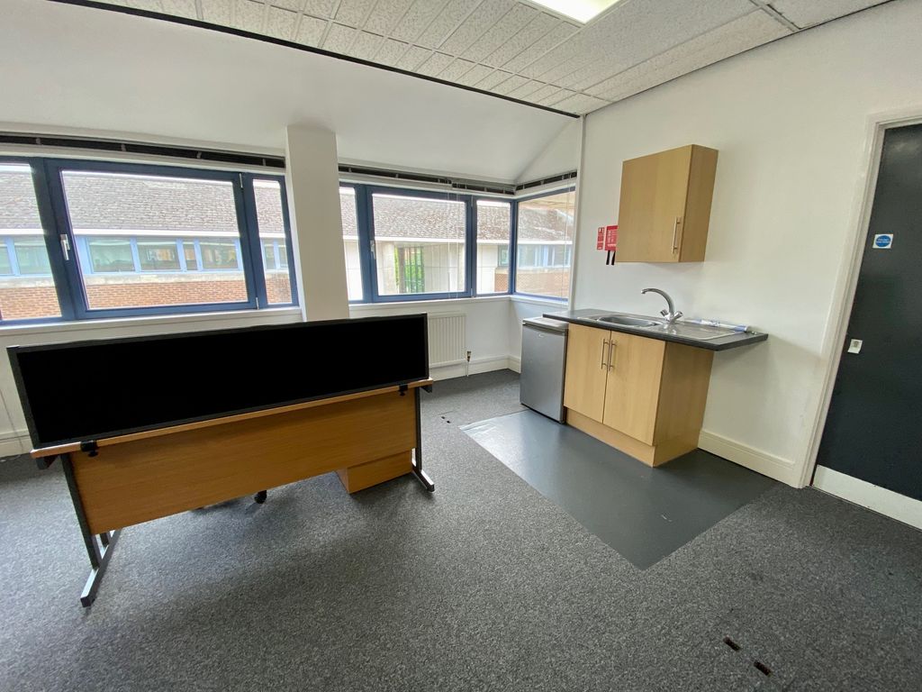 Office to let in Suite 3, No. 2 Drake Walk, Waterfront 2000, Cardiff CF10, £9,000 pa