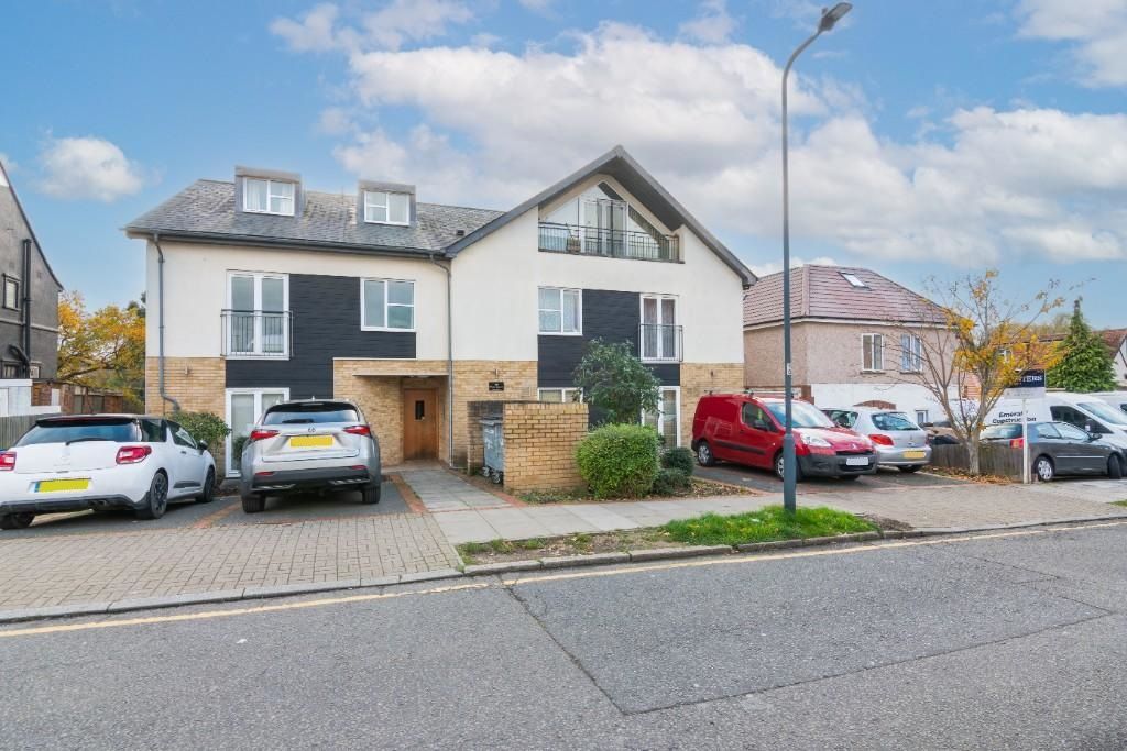 2 bed flat for sale in Brook Avenue, Wembley HA9, £370,000