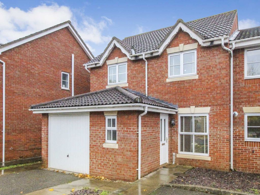 3 bed end terrace house for sale in Kingsley Meadows, Wickford SS12, £400,000
