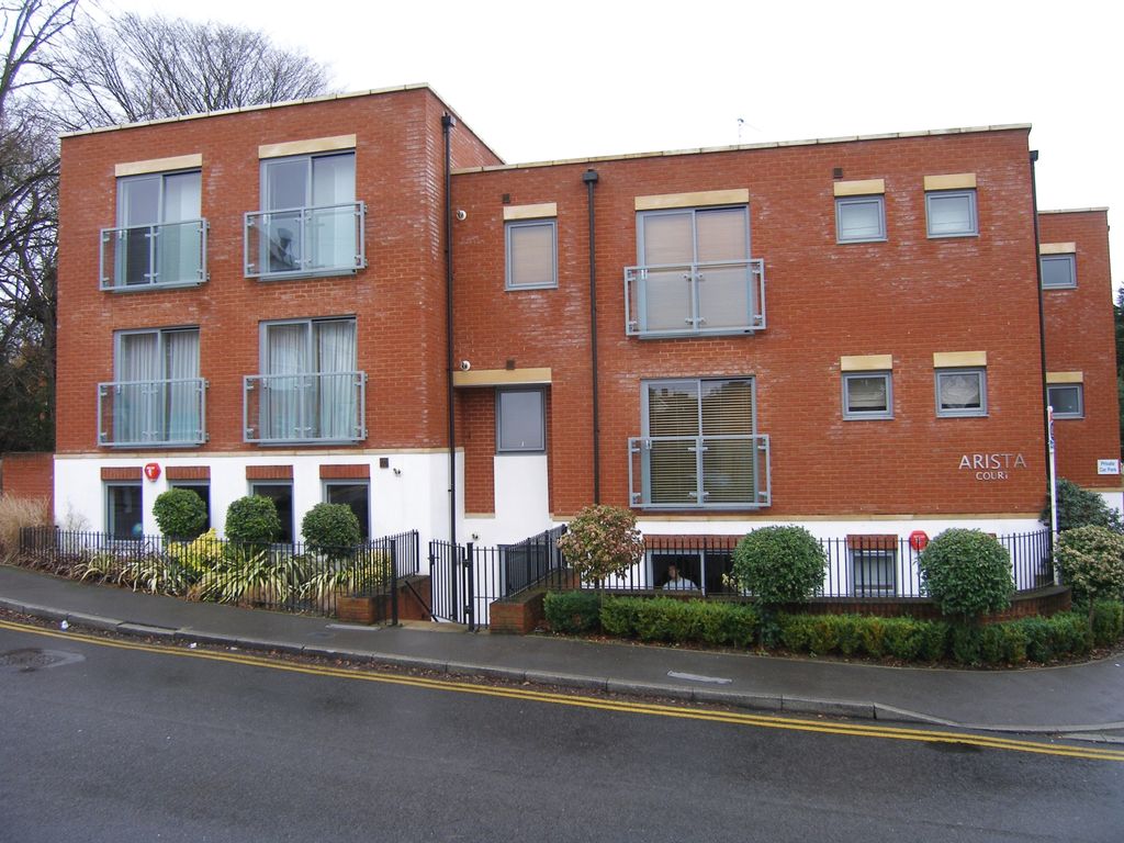 1 bed flat to rent in 88 Harvest Road, Englefield Green, Surrey TW20, £1,200 pcm
