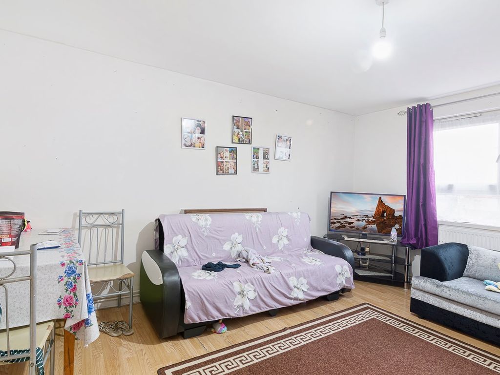 1 bed flat for sale in Station Road, Manor Park, London E12, £250,000