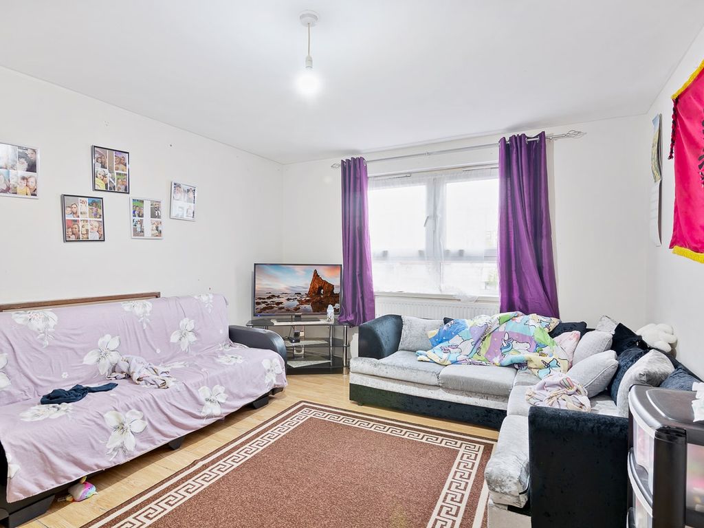 1 bed flat for sale in Station Road, Manor Park, London E12, £250,000