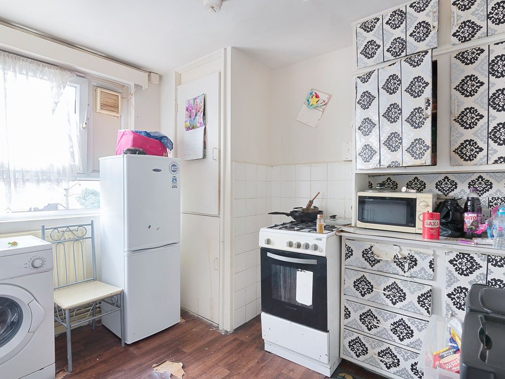 1 bed flat for sale in Station Road, Manor Park, London E12, £250,000