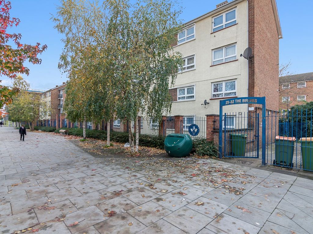 1 bed flat for sale in Station Road, Manor Park, London E12, £250,000