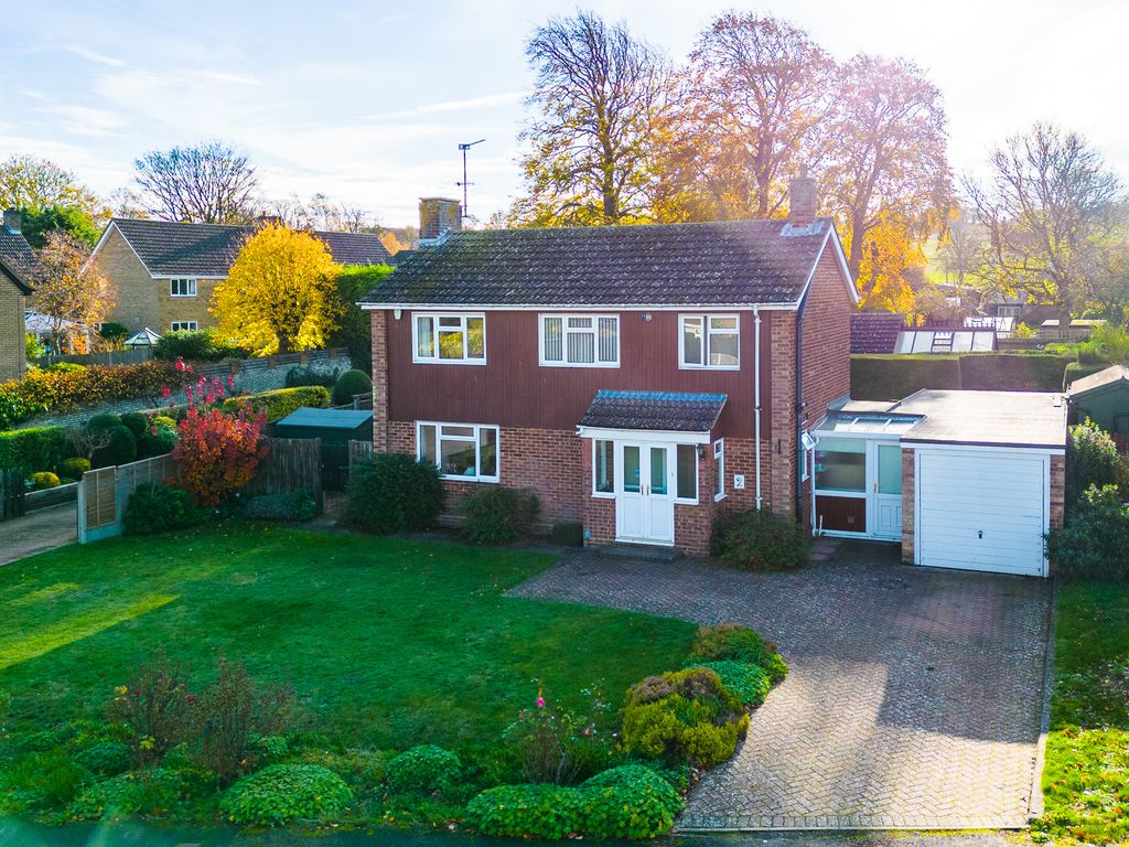 3 bed detached house for sale in Cedar Crescent, Royston SG8, £650,000