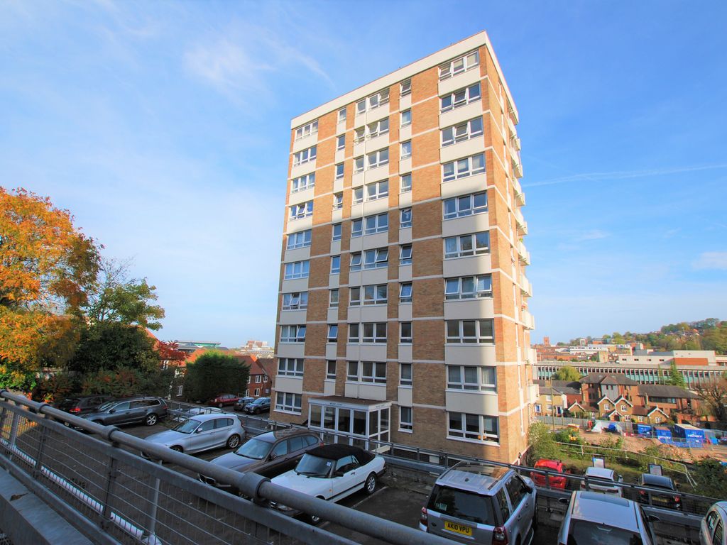 1 bed flat to rent in Mount Court, The Mount, Guildford, Surrey GU2, £1,150 pcm