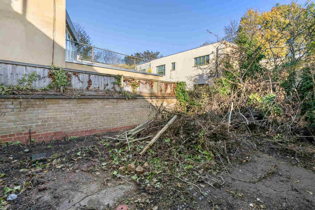 3 bed end terrace house for sale in Holmesdale Road, London N6, £1,000,000