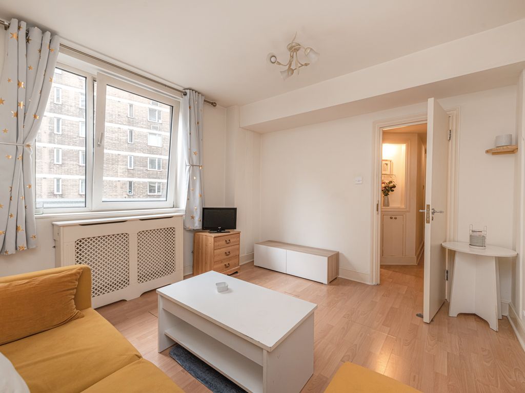 1 bed flat for sale in Chelsea Cloisters, Sloane Avenue, Chelsea, London SW3, £525,000