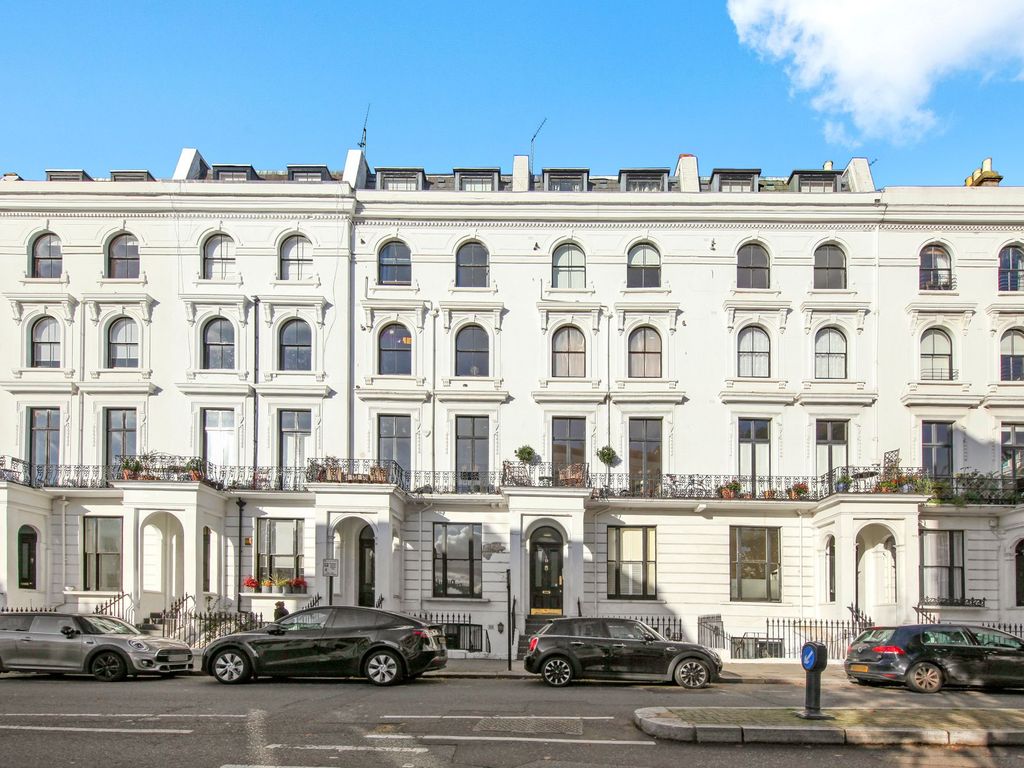 1 bed flat for sale in Talbot Road, London W2, £725,000
