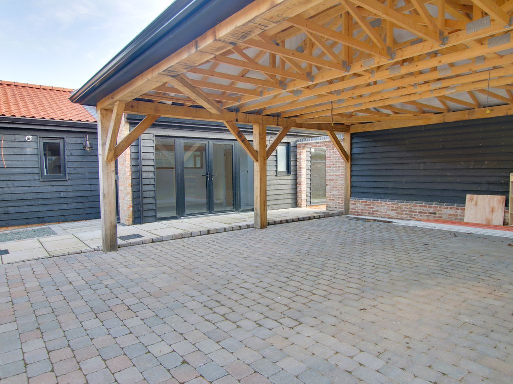3 bed barn conversion for sale in Coldham Bank, Staggs Holt PE15, £600,000