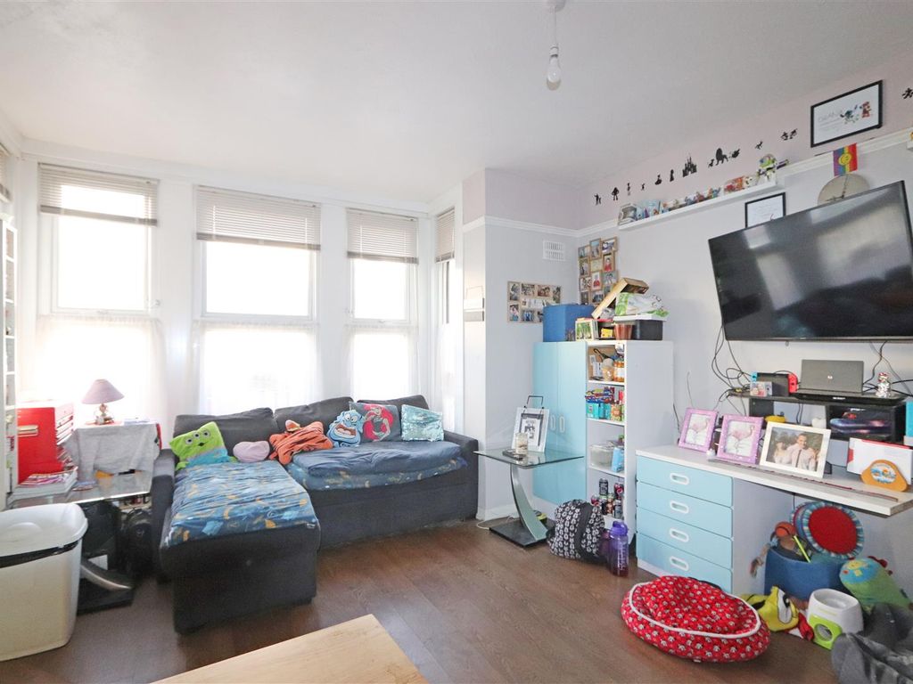 1 bed flat for sale in York Road, Southend-On-Sea SS1, £145,000
