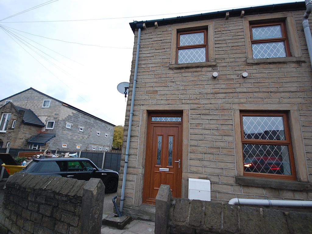 2 bed town house to rent in Wakefield Road, Huddersfield HD5, £625 pcm