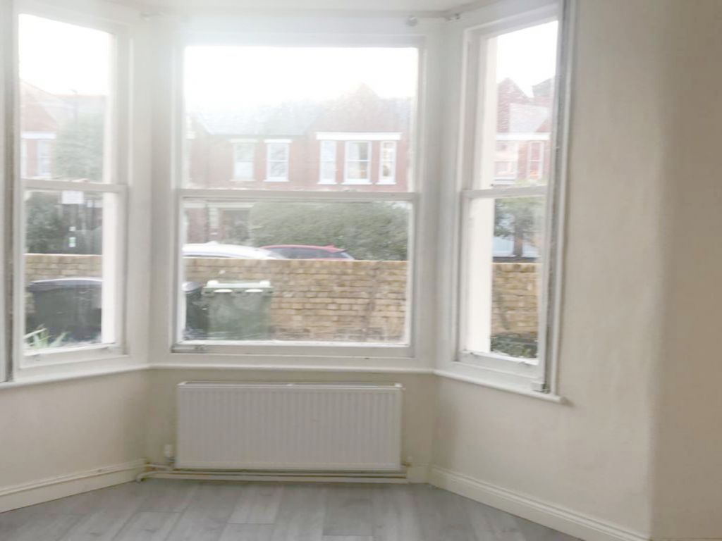 3 bed flat to rent in Burton Road, London SW9, £2,899 pcm