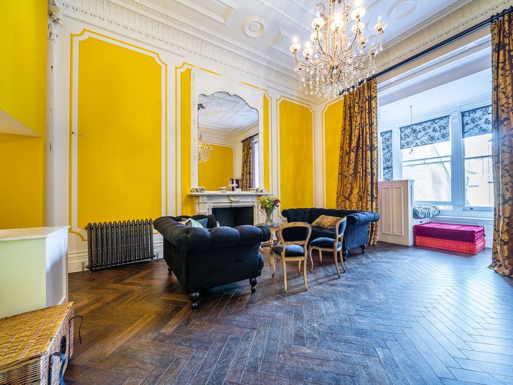 Studio to rent in Queen's Gate, London SW7, £2,990 pcm