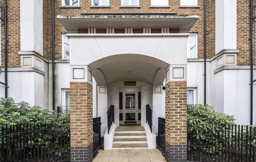 1 bed terraced house for sale in Ibberton House, 70 Russel Road, London W14, £599,000
