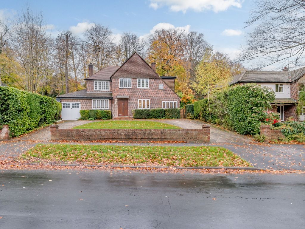 4 bed detached house for sale in Valley Road, Rickmansworth WD3, £1,350,000